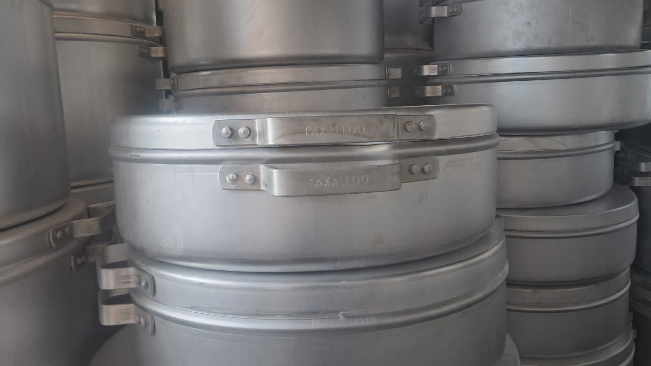 تابه مرغی پرسی آلومینیومی ۶ منه با دهانه ۶۰ سانتی‌متر مناسب پخت نذری